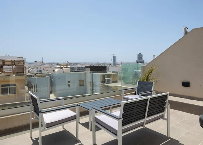 Modern 2Br Cosy Apartment With Large Terrace - Close To Manoel Island & Tigne Shopping Mall