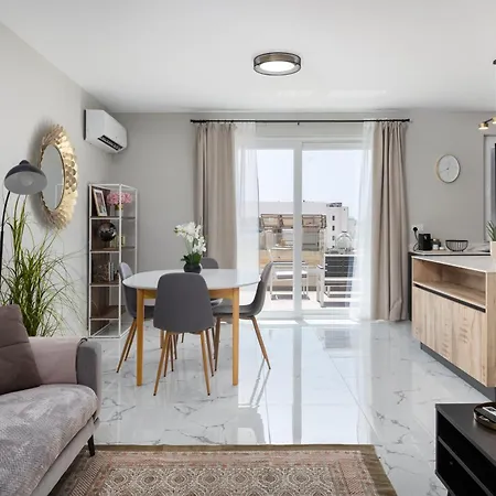 Modern 2Br Cosy Apartment With Large Terrace - Close To Manoel Island & Tigne Shopping Mall Sliema Exterior photo