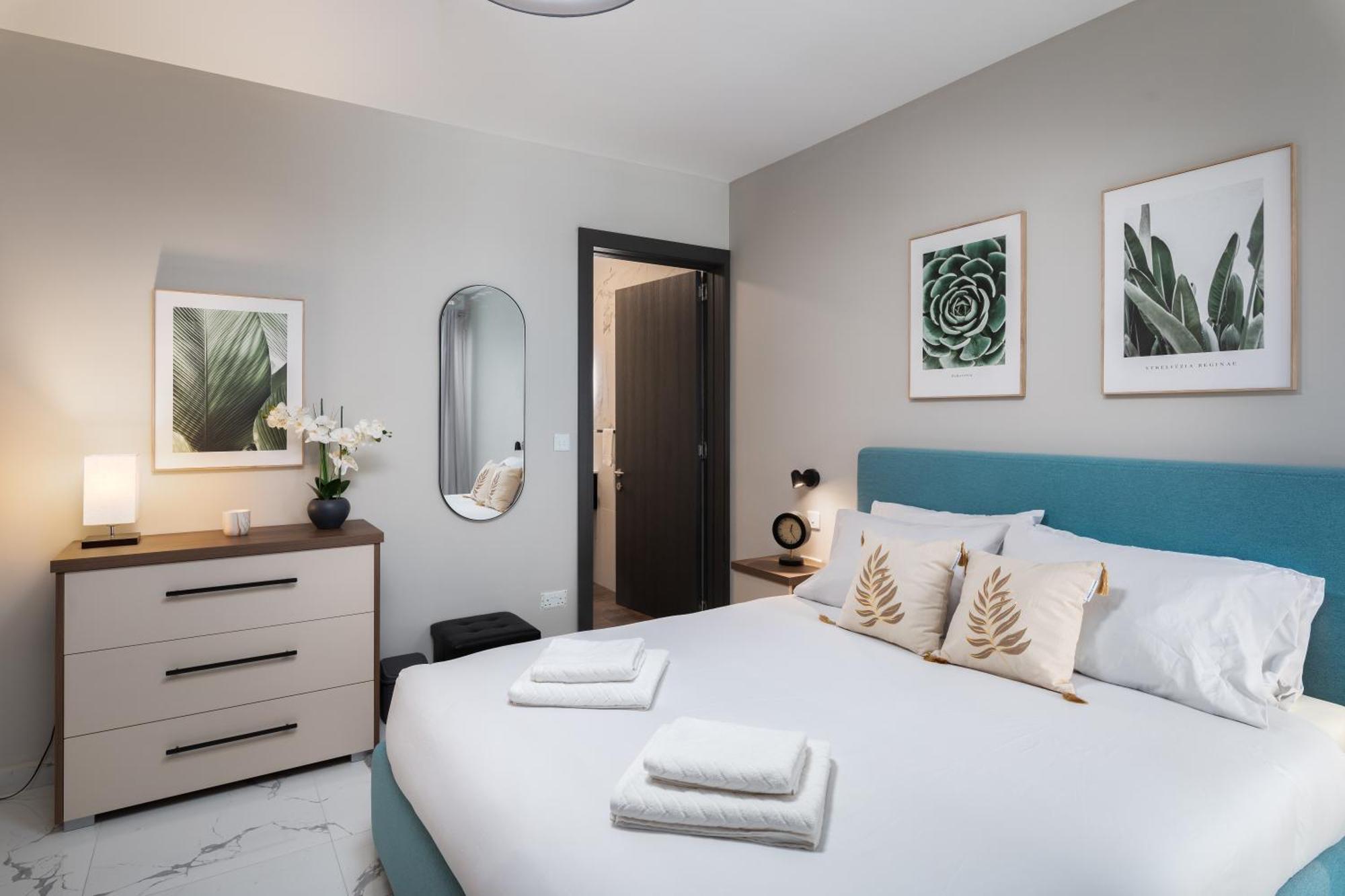 Apartment Modern 2br Cosy With Large Terrace - Close To Manoel Island & Tigne Shopping Mall *