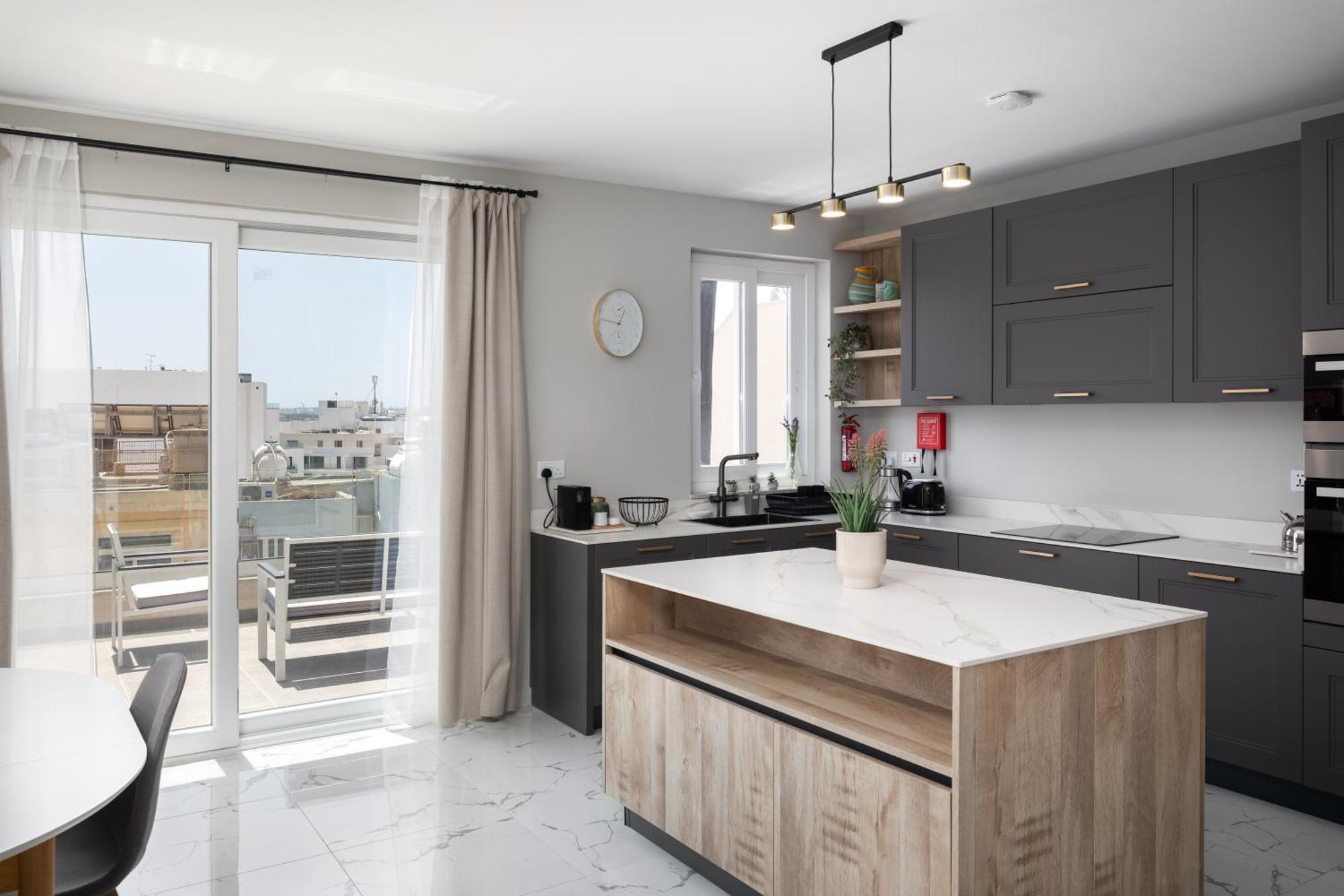 Apartment Modern 2br Cosy With Large Terrace - Close To Manoel Island & Tigne Shopping Mall