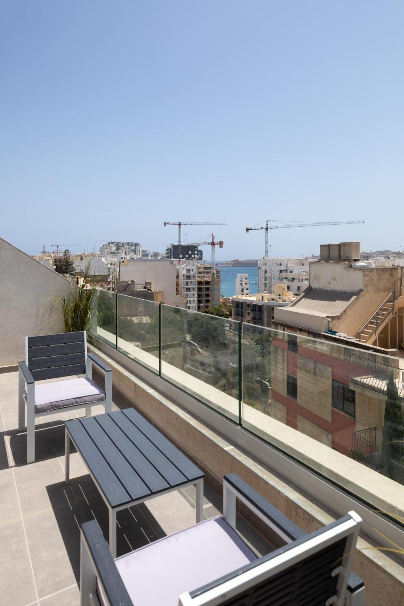 Modern 2br Cosy With Large Terrace - Close To Manoel Island & Tigne Shopping Mall Sliema